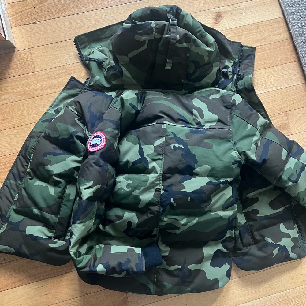 Canada Goose Camouflage Jacket XS